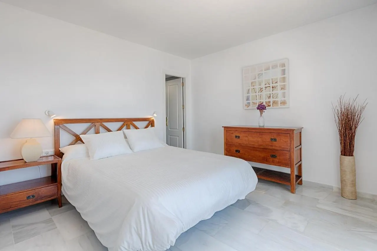 Front Sea View Apartment Эстепона