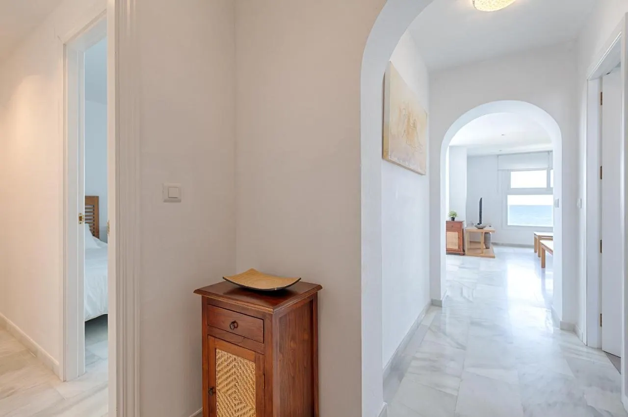 Front Sea View Apartment Эстепона 0*,